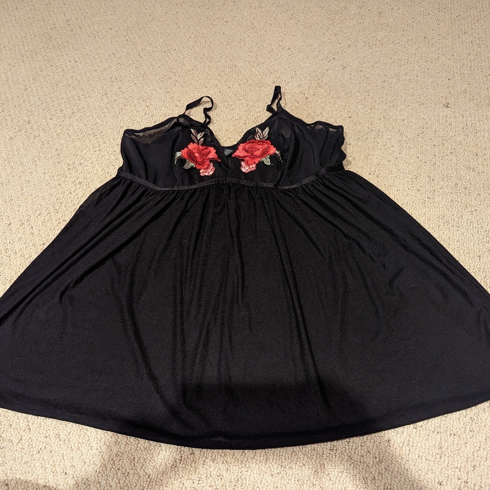 Torrid sz 4  lingerie black type night gown